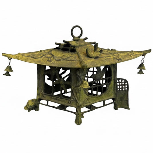 Lámpara de pescador japonesa antigua en bronce fundido sobre fondo blanco - Tenkei Gallery